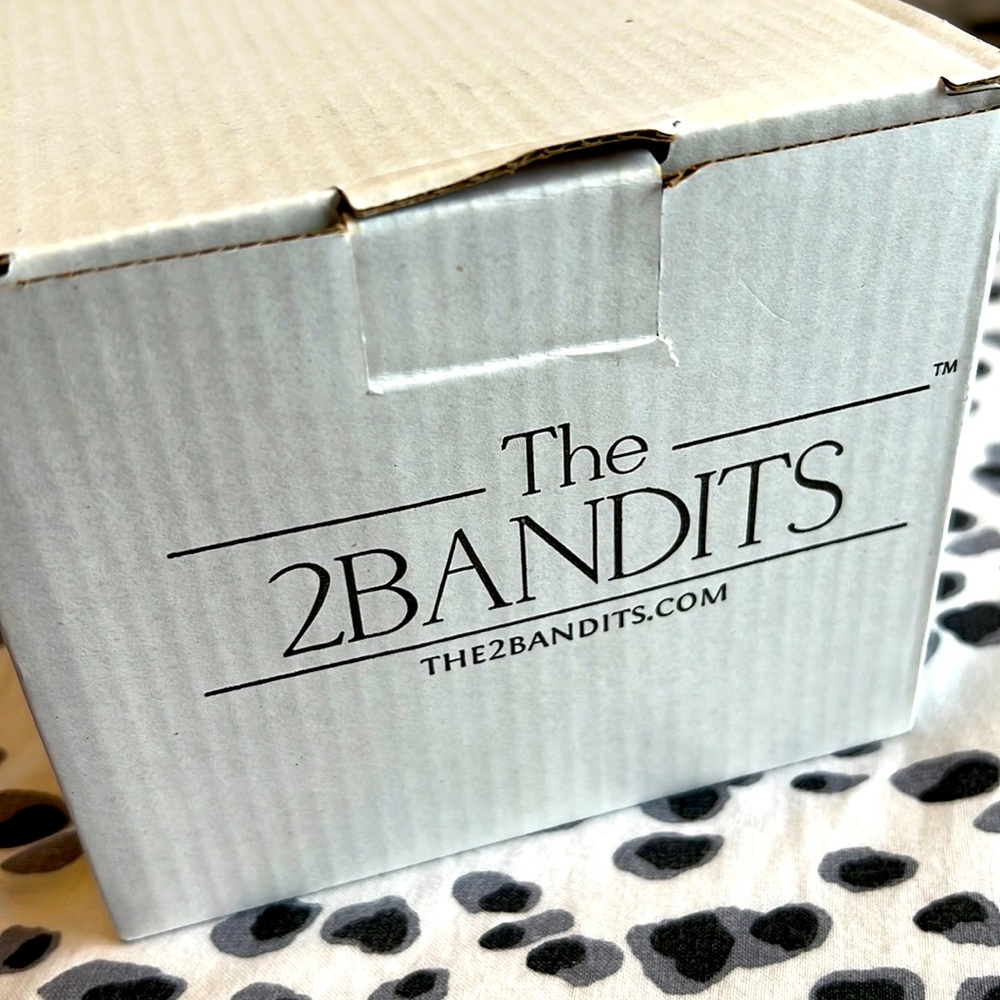 The 2 bandits tiered catchall tray